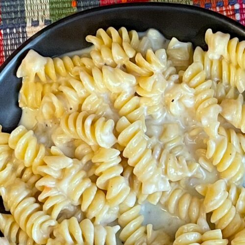 Red Pesto Gouda and Asiago Mac and Cheese